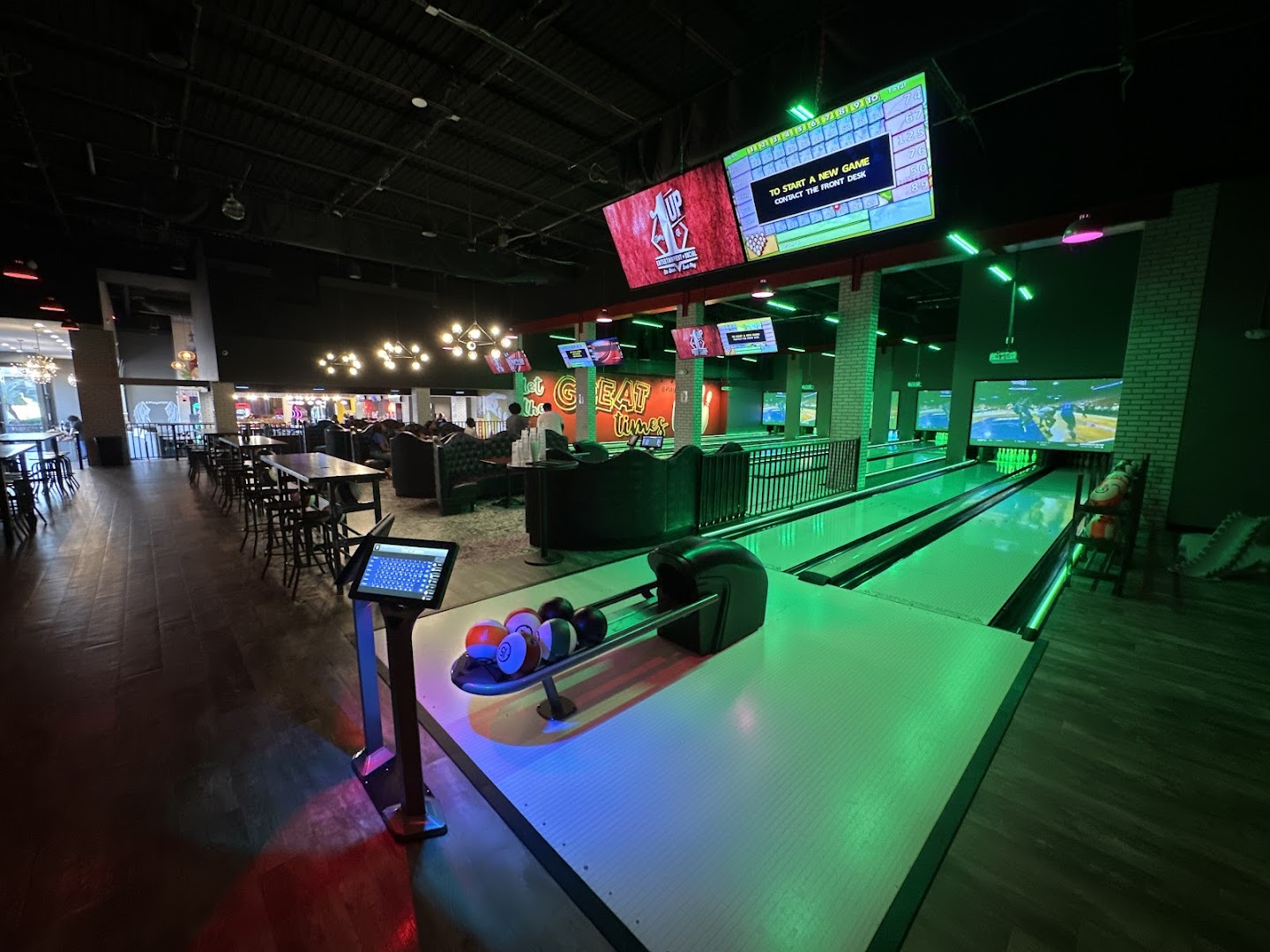 1UP Entertainment + Social