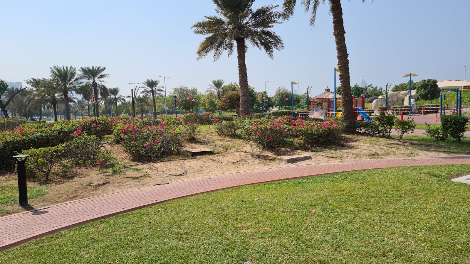 Abu Dhabi Corniche Park photo 4
