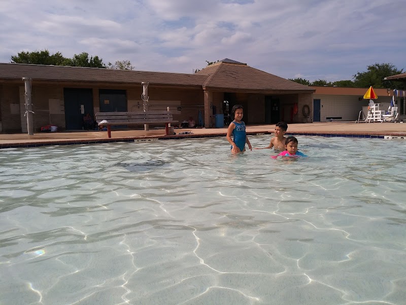 Agnes Moffitt Swimming Pool photo 2