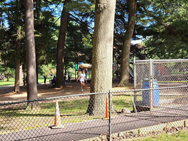 Allenwood Park photo 2