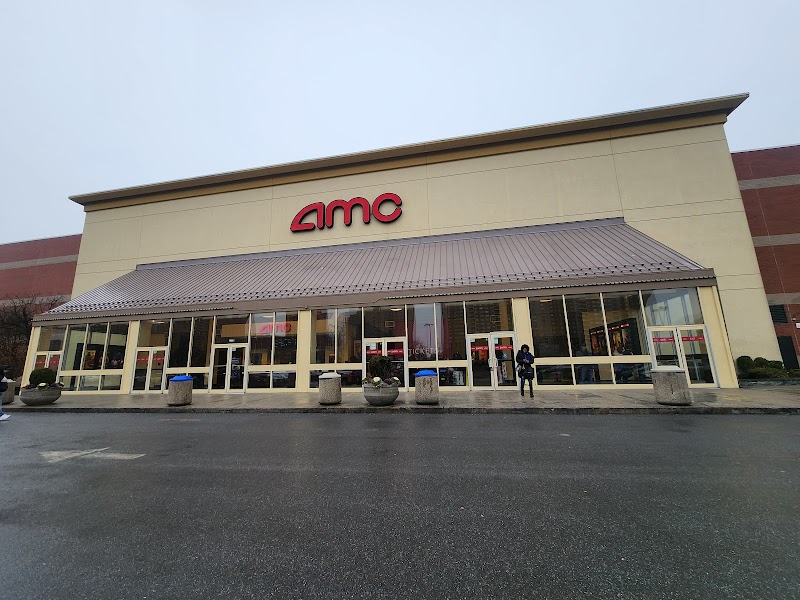 AMC Bay Plaza Cinema 13 photo 2