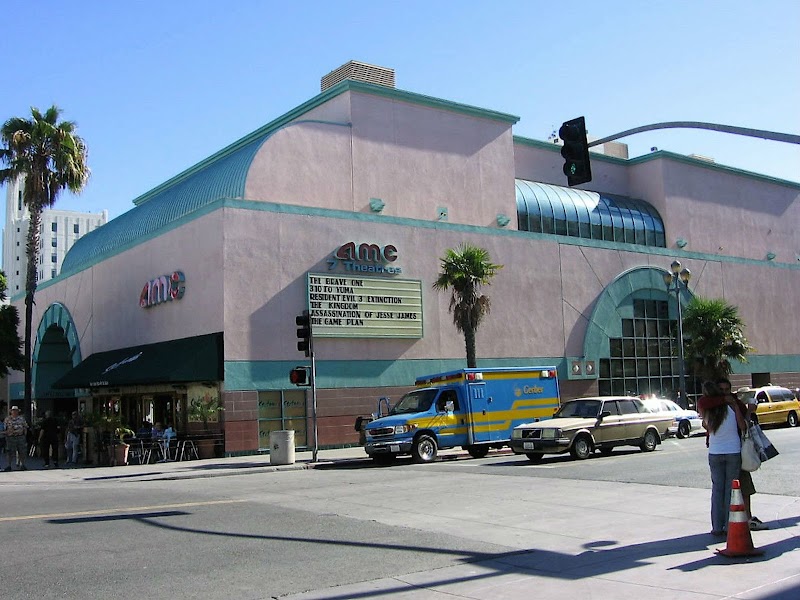 AMC Santa Monica 7 photo 2