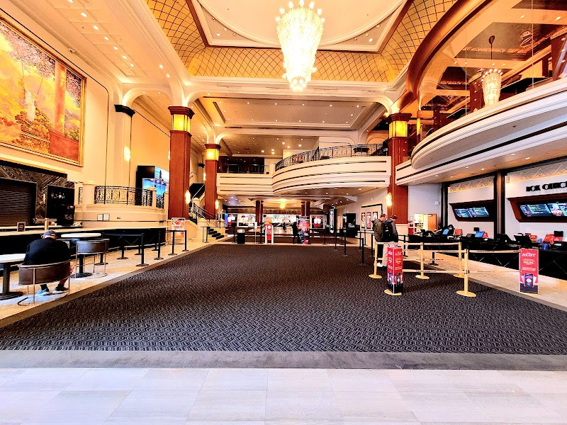 AMC The Grove 14