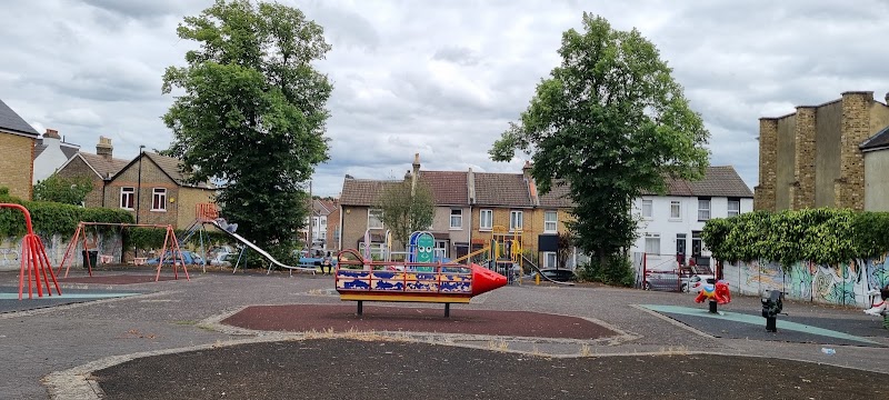 Apsley Road Playpark photo 2