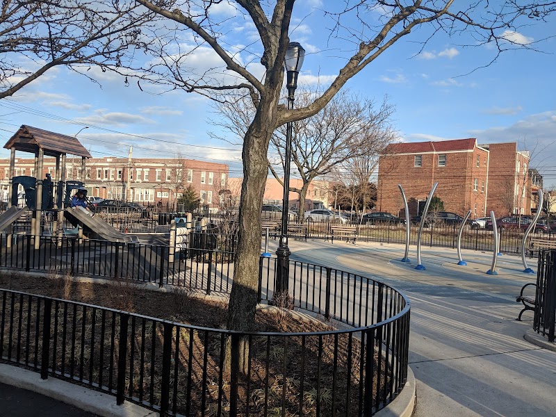 Astoria Heights Playground photo 2