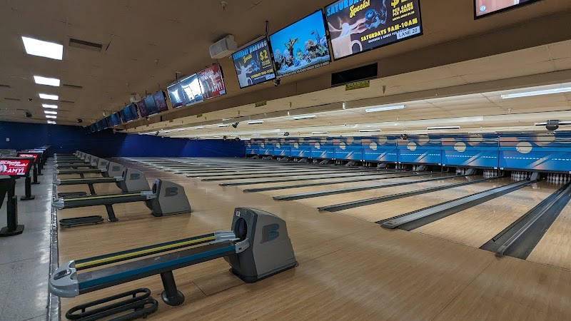 Back Alley Bowling - Northridge photo 2