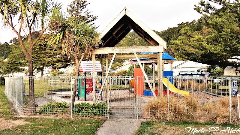 Bishop Park Playground photo 3