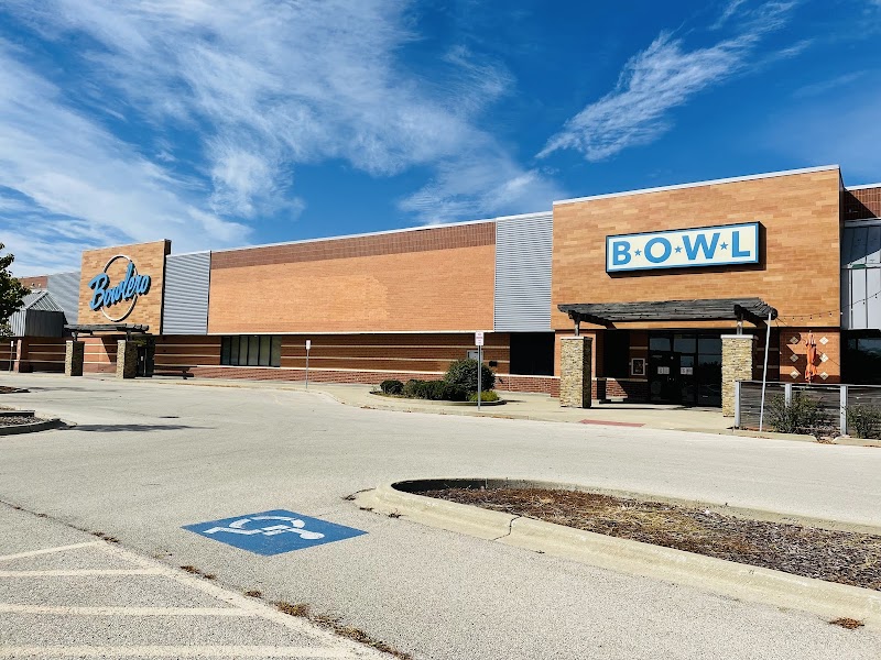 Bowlero Buffalo Grove photo 3