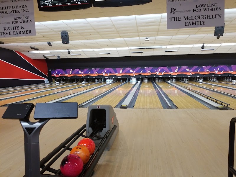 Bowlero East Meadow