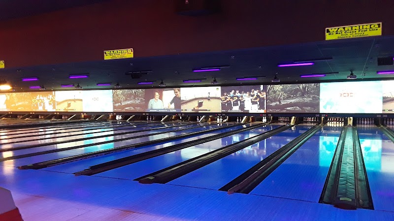 Bowlero Glendale photo 3