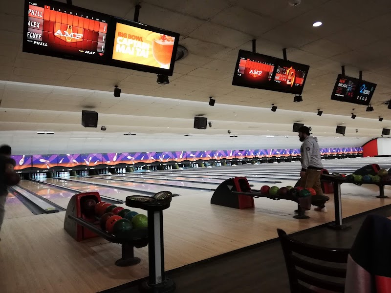 Bowlero Lyons