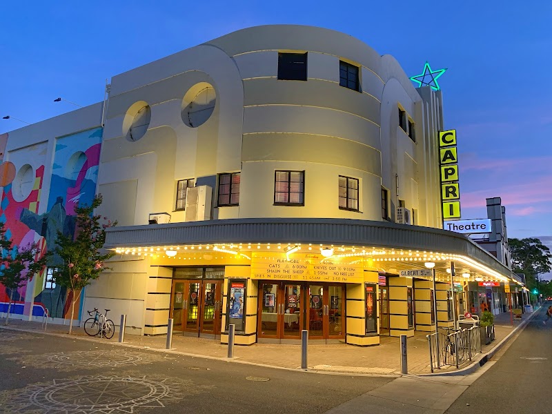 Capri Theatre photo 3