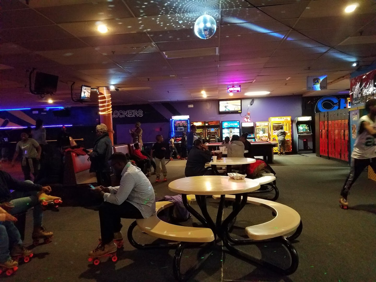 Chez Vous Roller Skating Rink photo 3