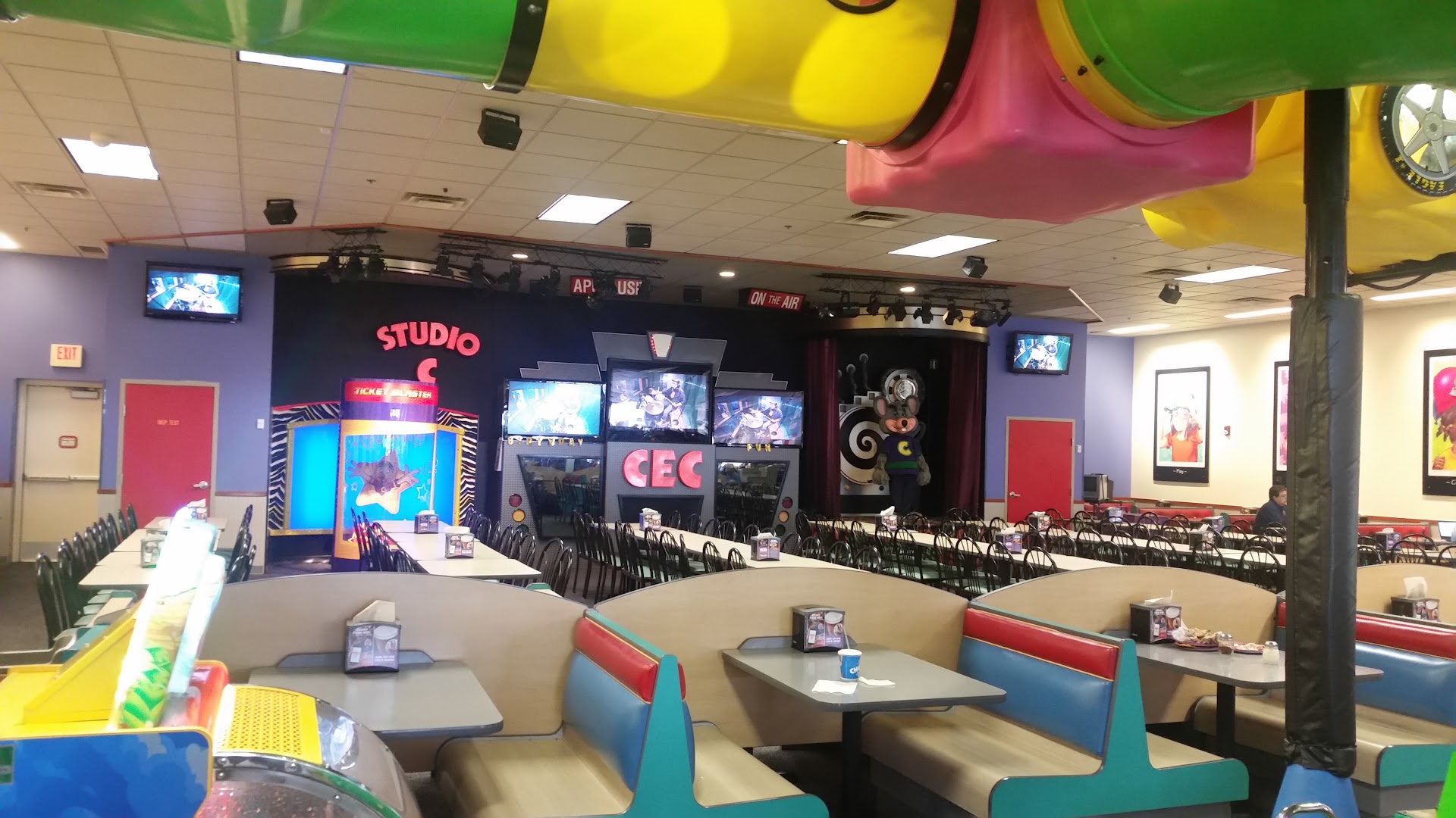 Chuck E. Cheese photo 3
