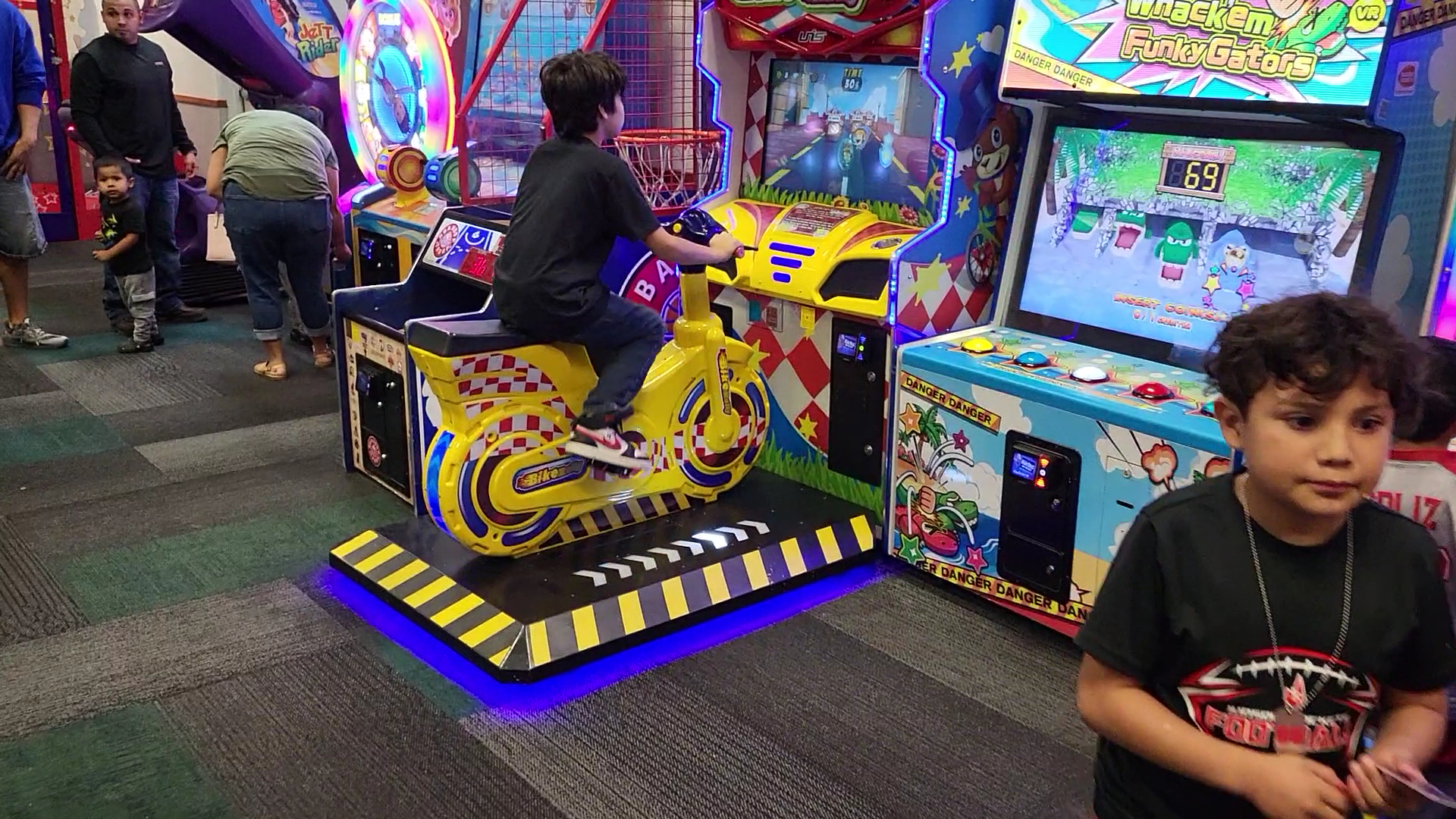Chuck E. Cheese