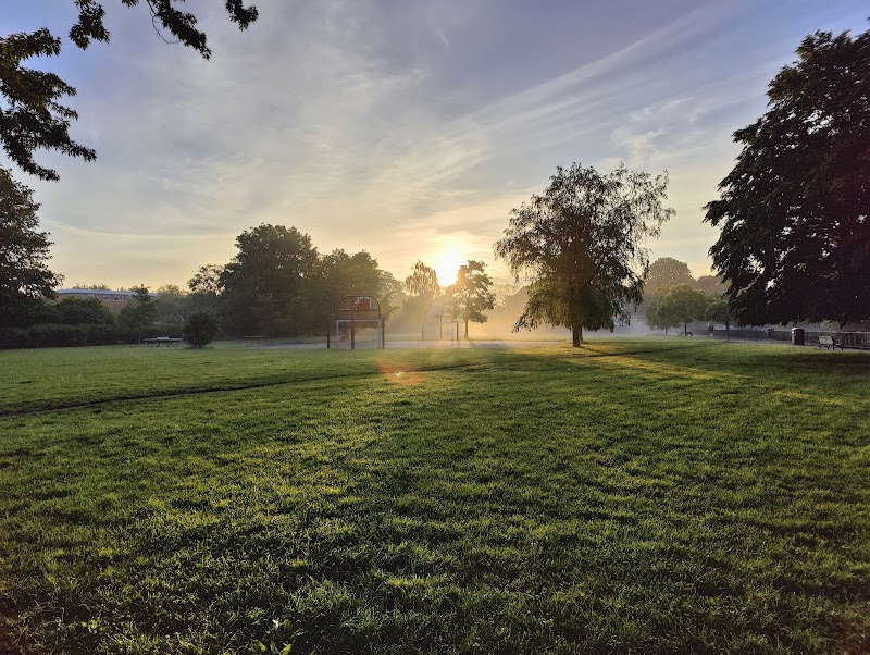 Colliers Wood Recreation Ground photo 2