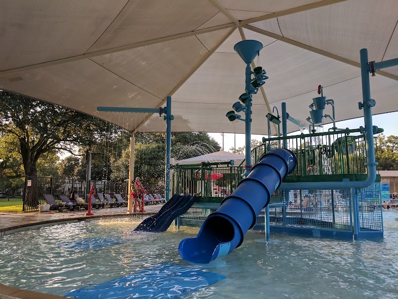 Colonial Park Pool