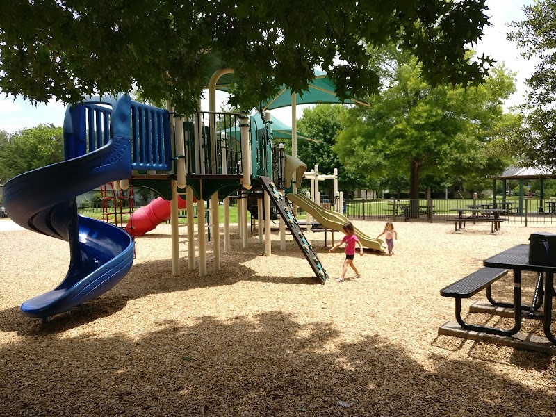 Colonial Park Pool photo 2