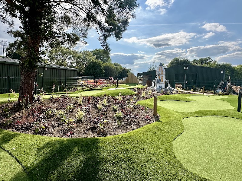 Cosmic Adventure Golf Experience. Crazy Golf