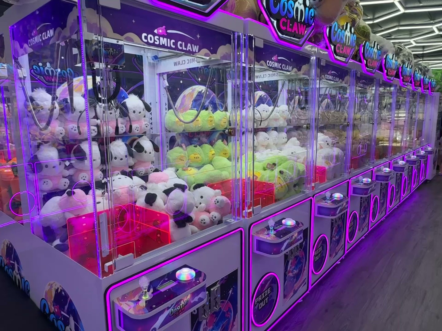 Cosmic Claw-Machine Arcade