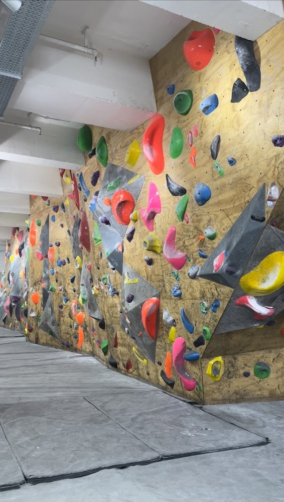 CRUX Boulder Gym photo 2