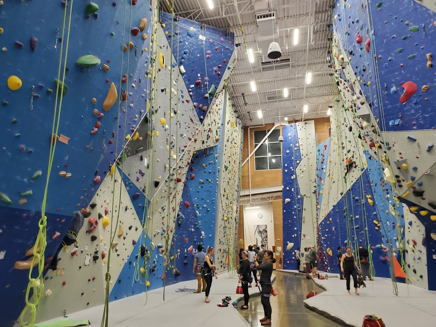 Edgeworks Climbing Bellevue photo 2