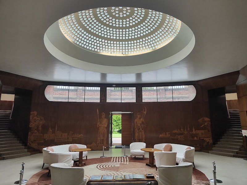 Eltham Palace photo 2