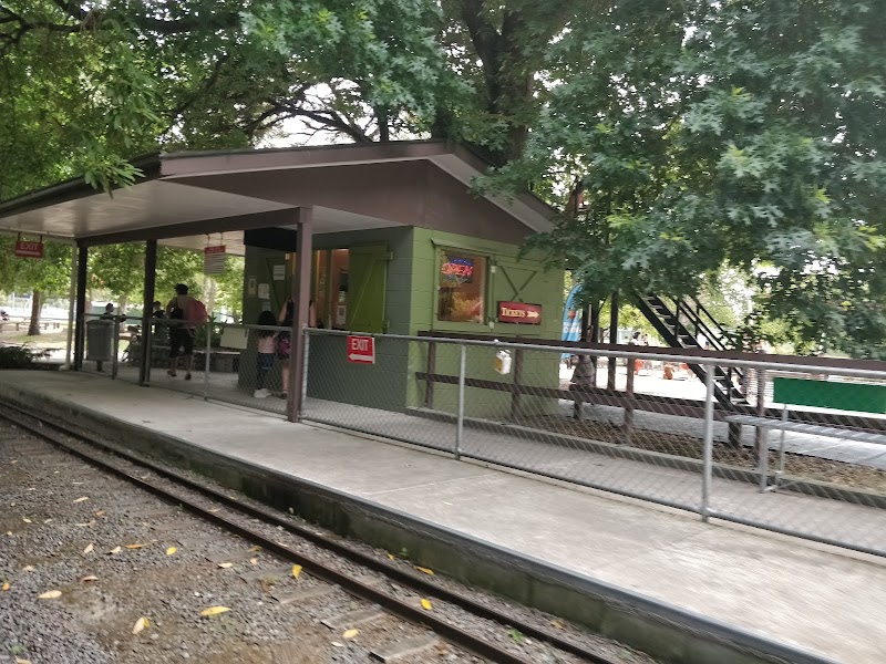 Esplanade Scenic Railway (Victoria Station)