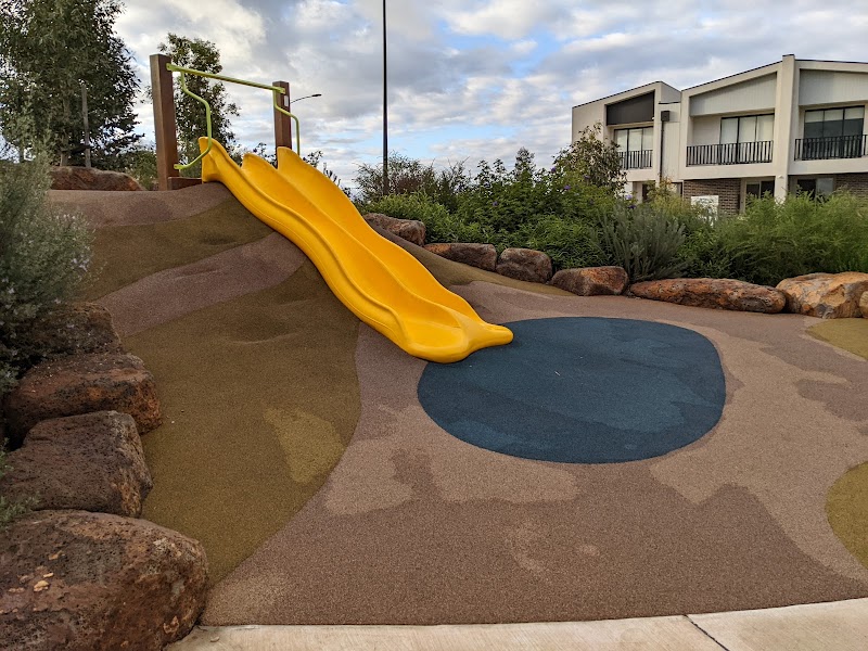 Featherwood Park photo 3