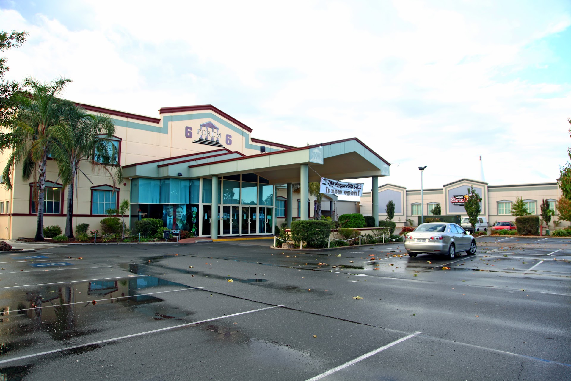 Forum 6 Cinemas