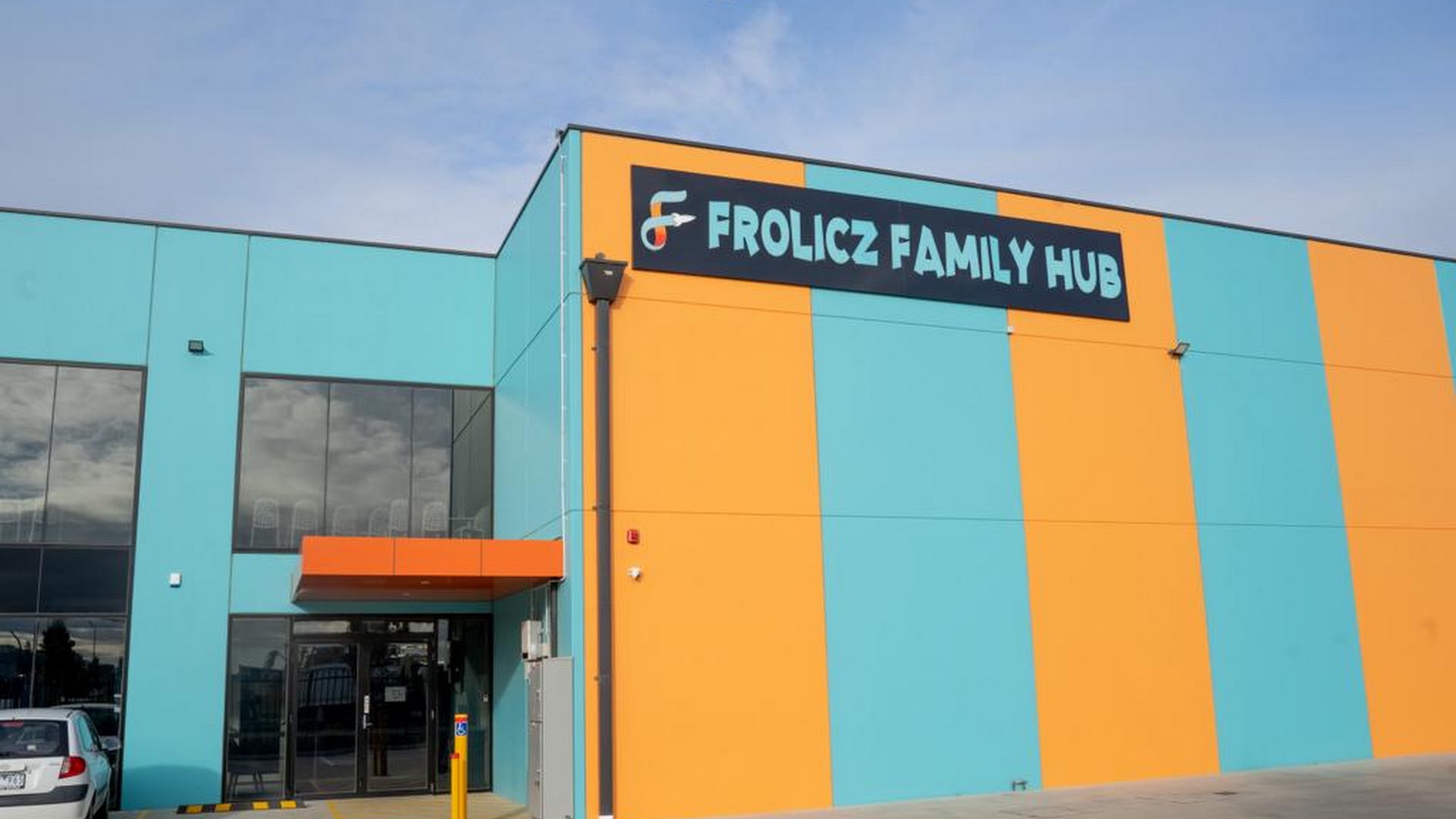 Frolicz Family Hub | Cosmo Lounge