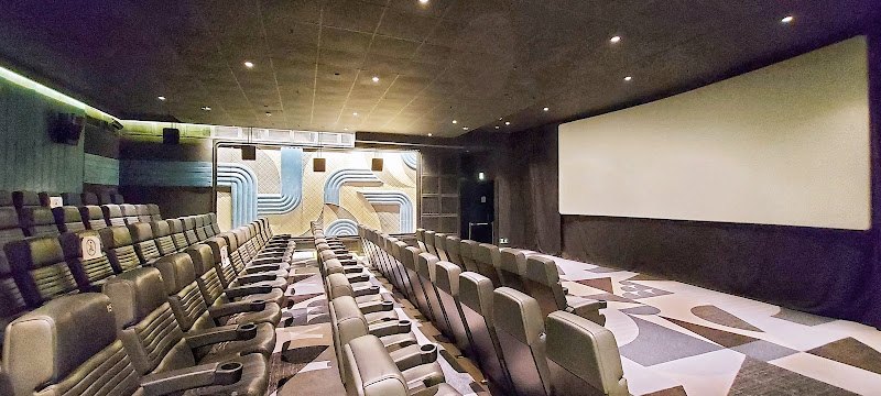 Golden Harvest V Walk