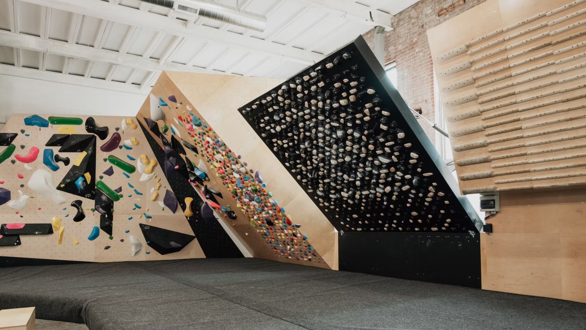 GRAVITY BEAR Bouldering Gym | Climbing, Training, and Fitness photo 3