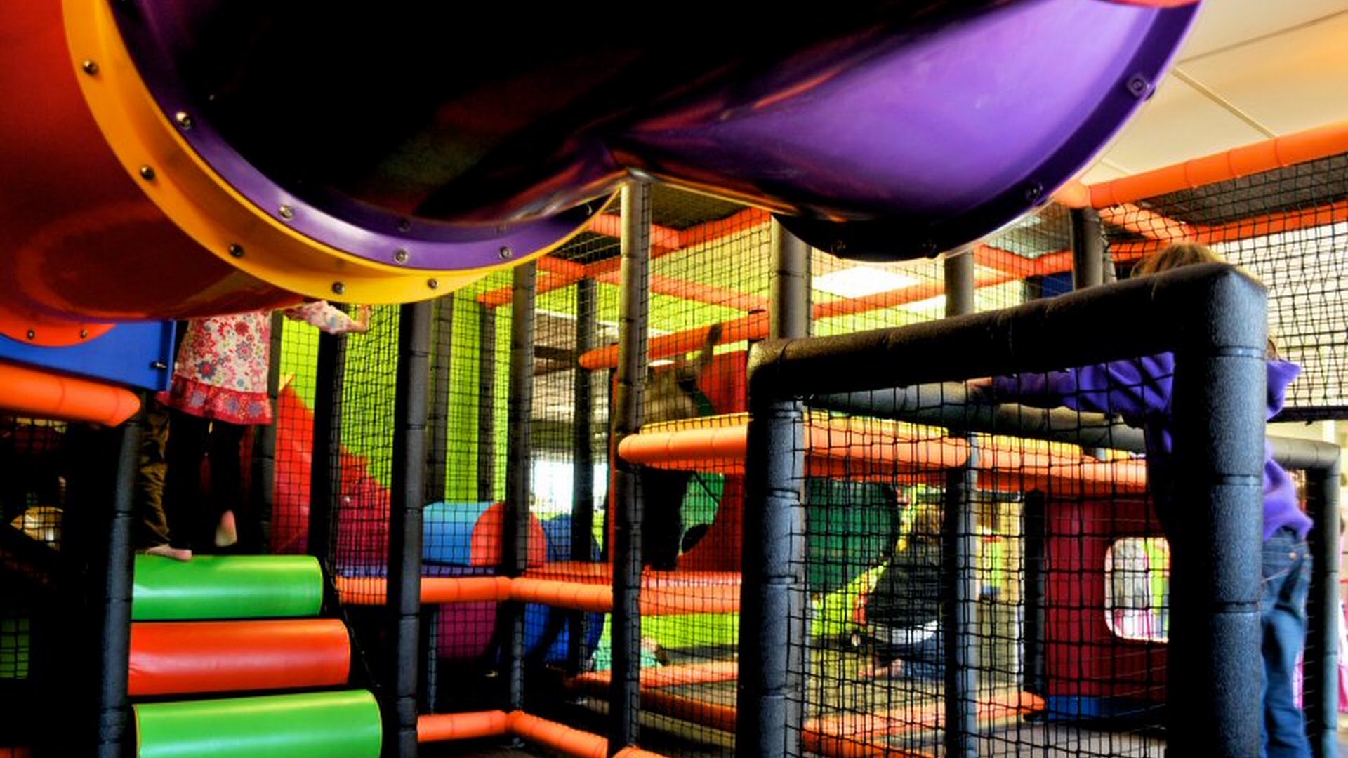 Green Monkeys Play Cafe