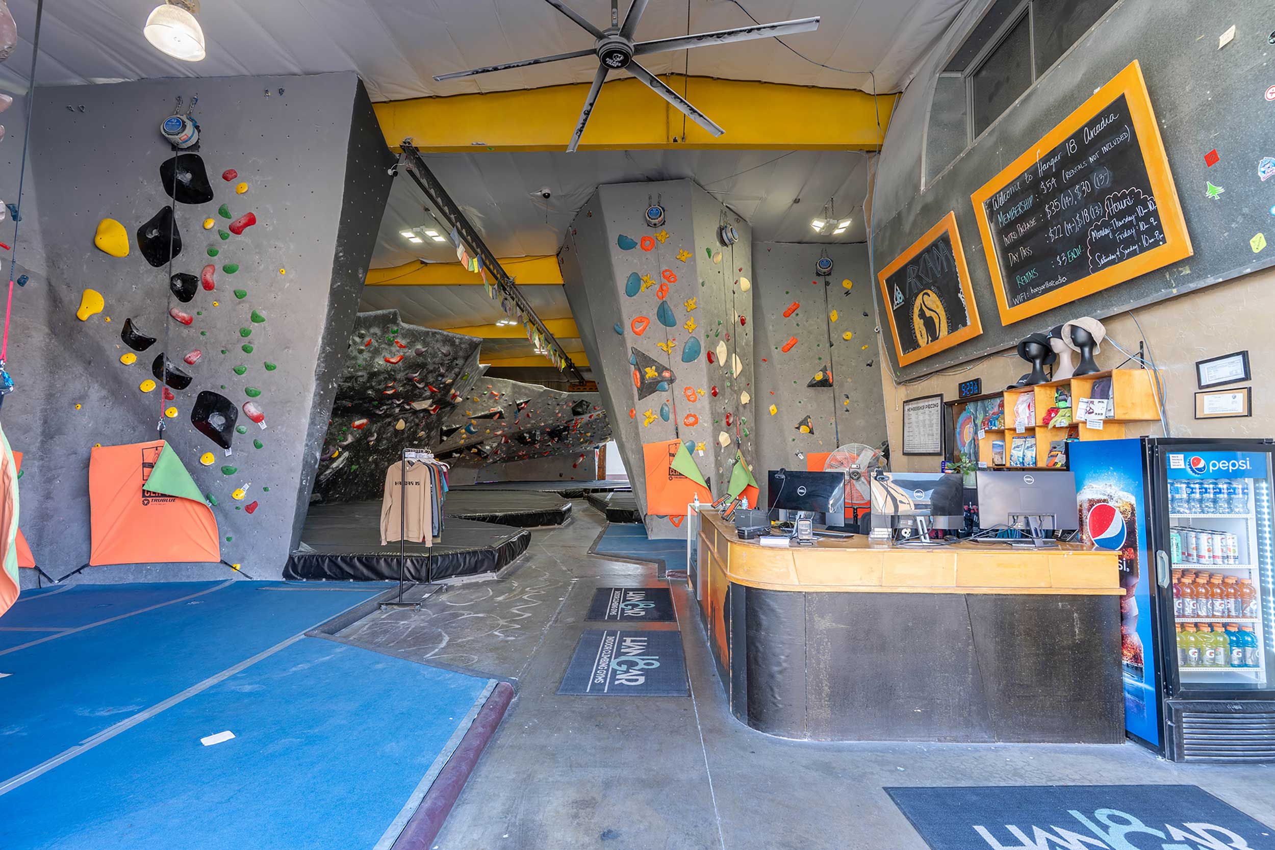 Hangar 18 Indoor Climbing Gym - Arcadia