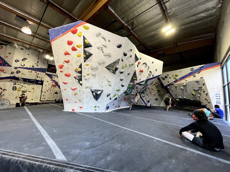 Hangar 18 Indoor Climbing Gym - Long Beach photo 3