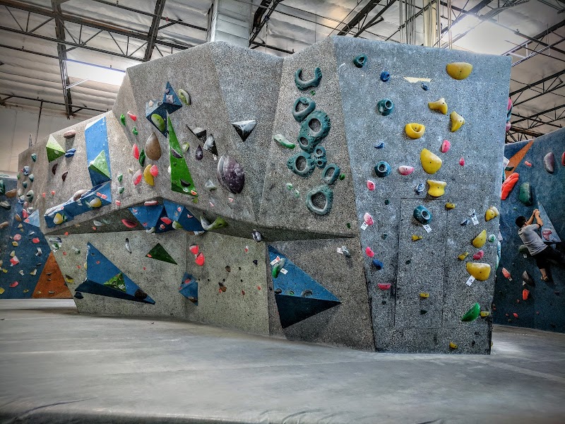 Hangar 18 Indoor Climbing Gym - Rancho Cucamonga photo 2