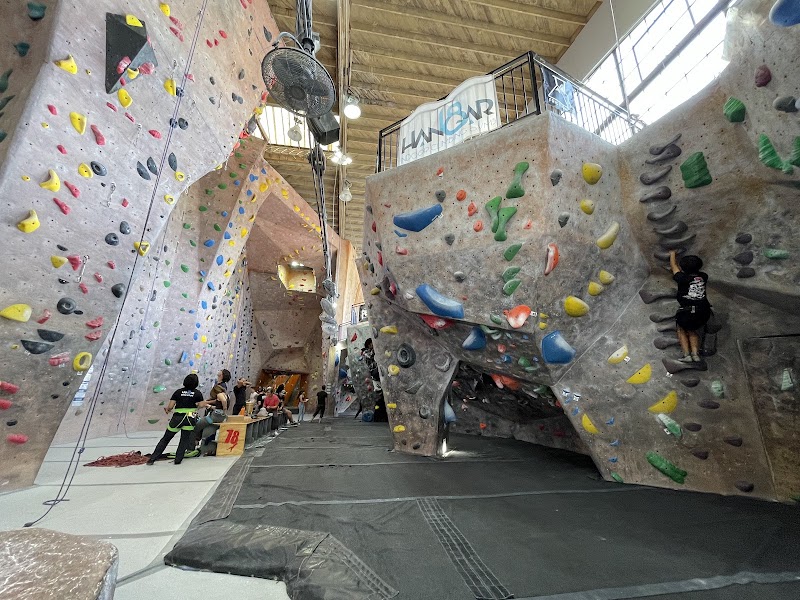 Hangar 18 Indoor Climbing Gym - Upland photo 2