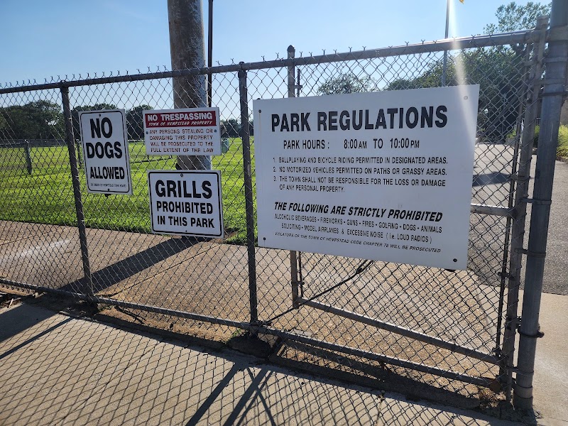 Hempstead Parks & Recreation - Averill Boulevard Park and Swimming Pool Complex photo 2