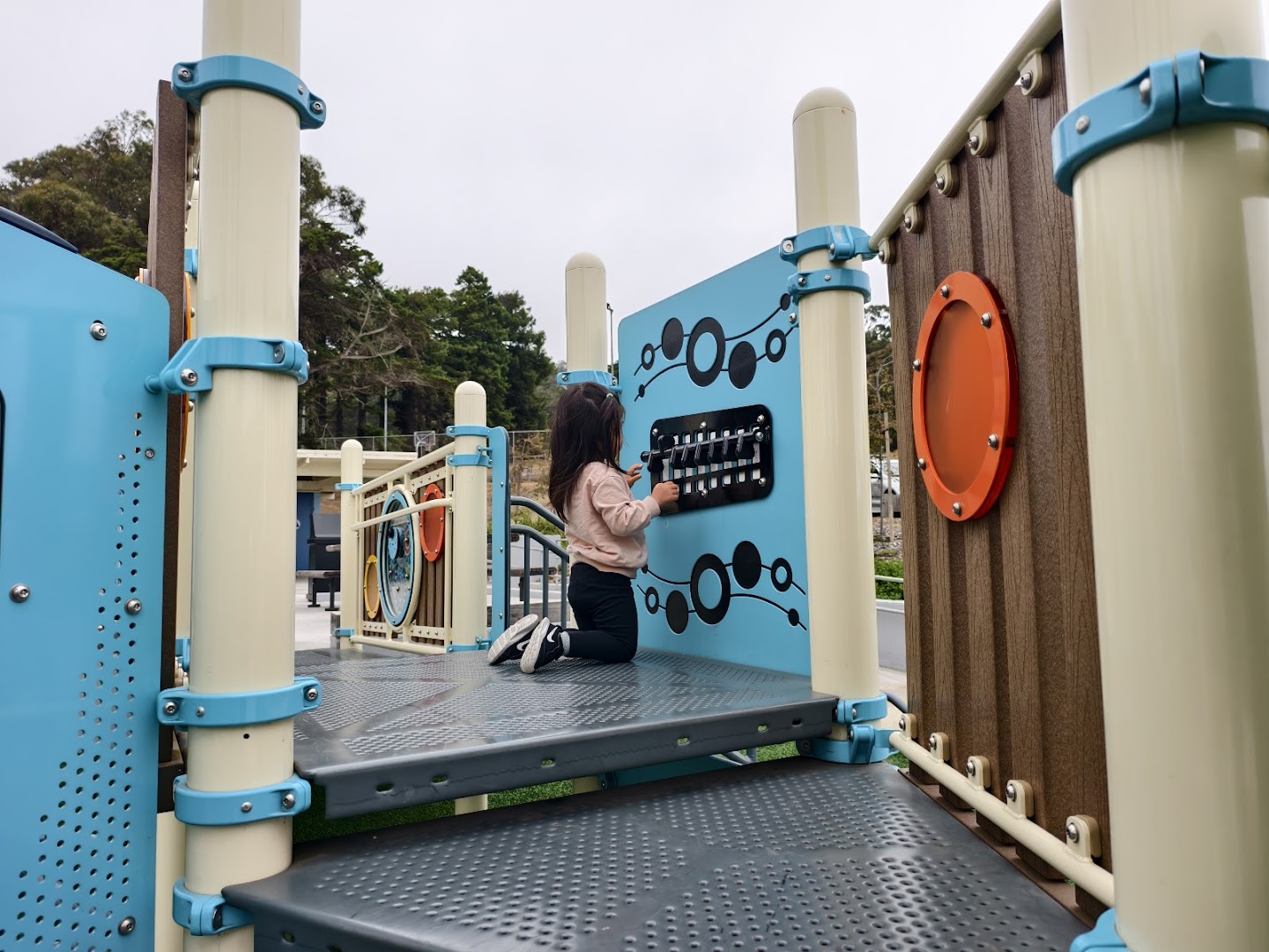 Herz Playground photo 2