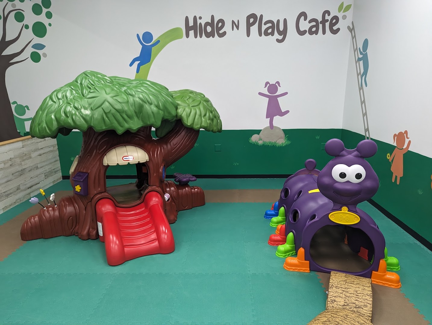 Hide N Play Cafe photo 2