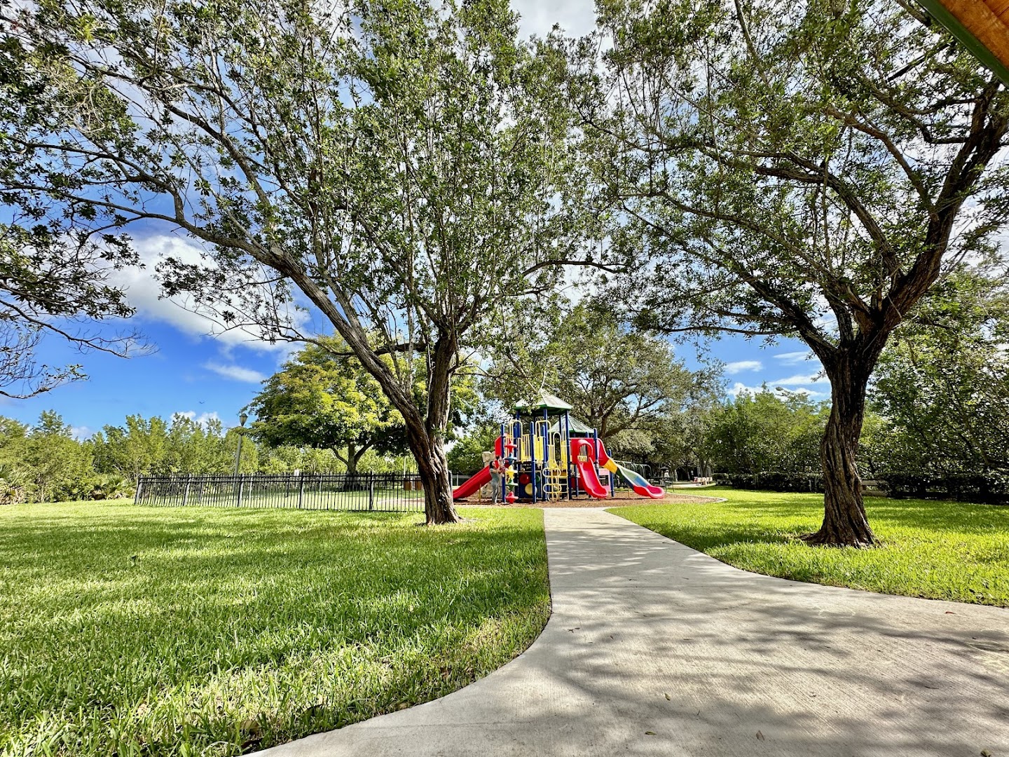 Highland Oaks Park Playground and Picnic Tables