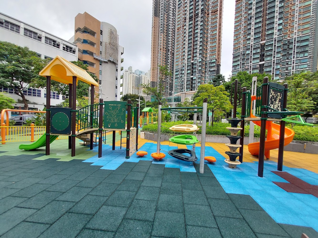 Hing Wah Street West Playground photo 2
