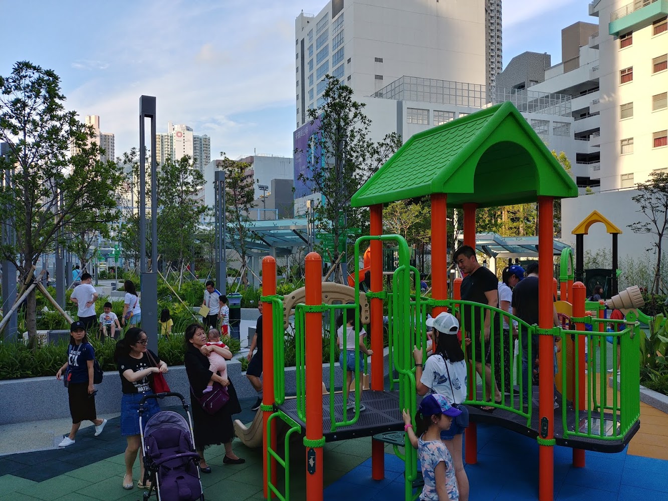 Hing Wah Street West Playground photo 4
