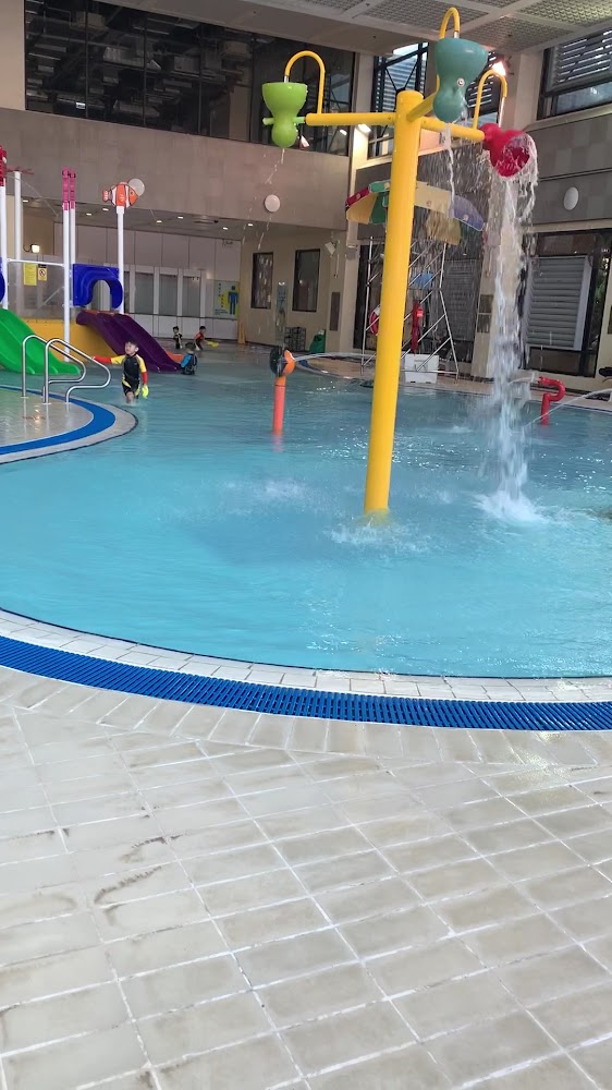 Ho Man Tin Swimming Pool photo 3