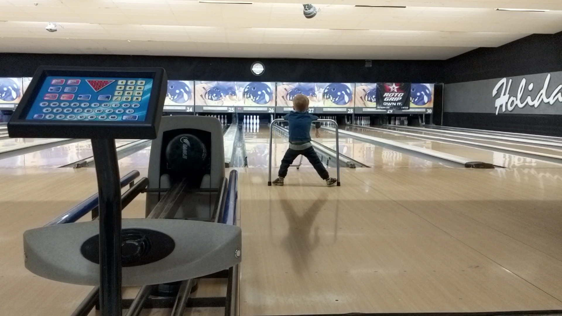 Holiday Bowling & Billiards photo 2