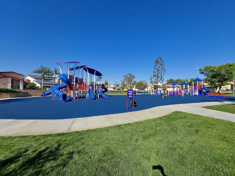 Hollyglen Park photo 2