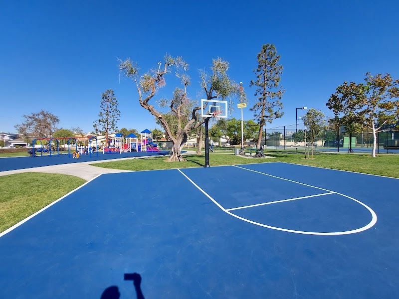 Hollyglen Park photo 3