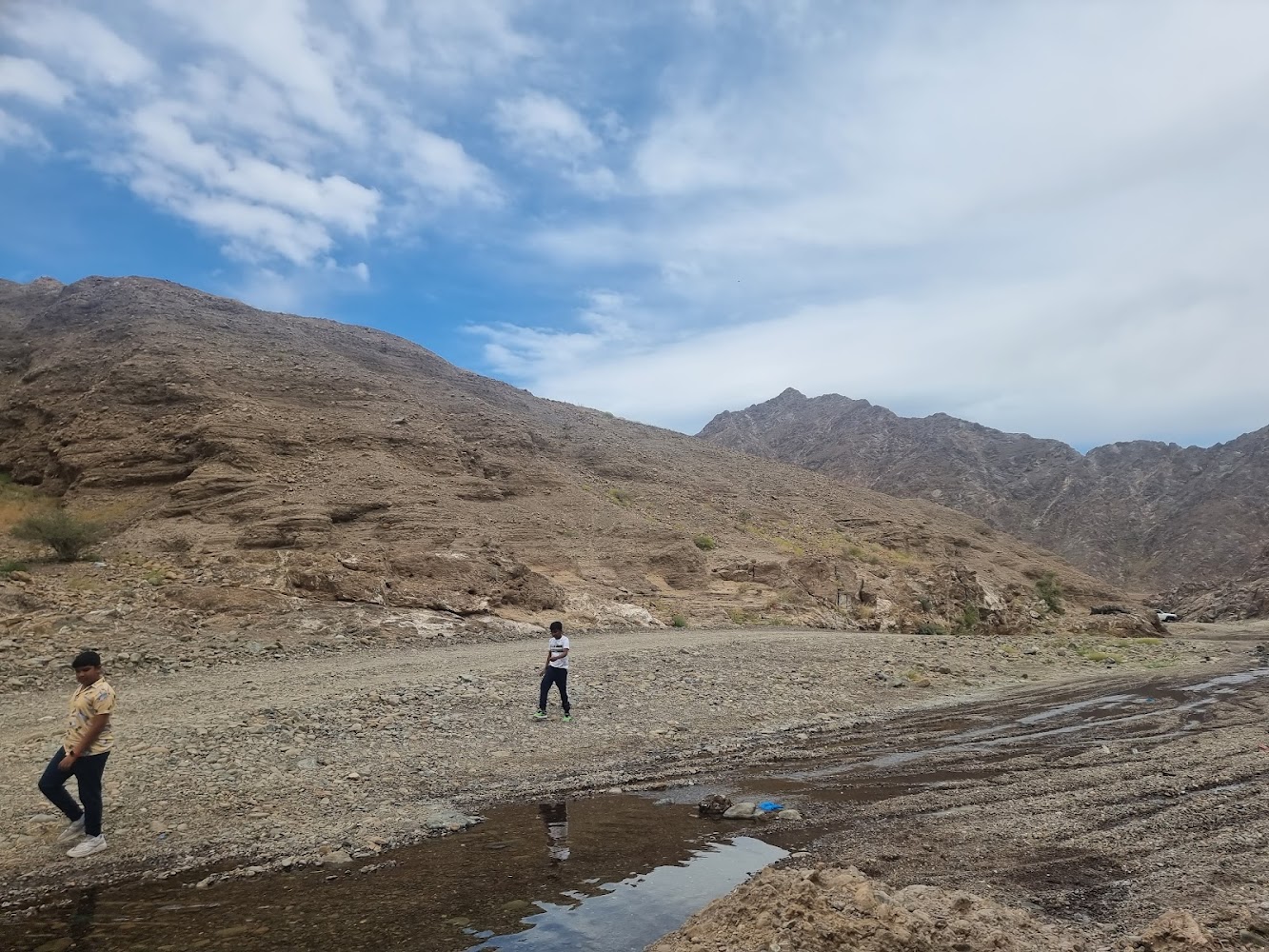 Icelandic Lake photo 4