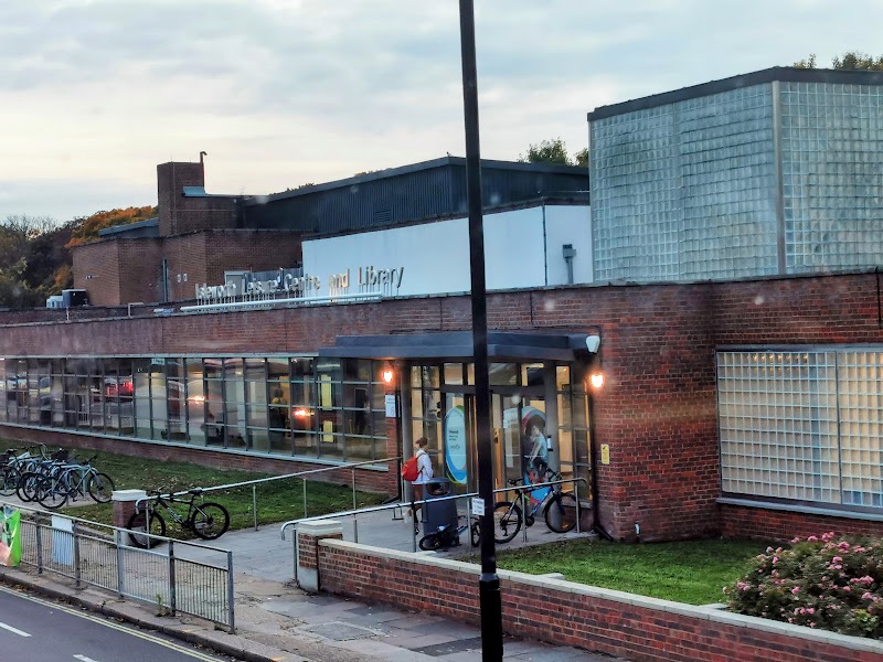 Isleworth Leisure Centre and Library photo 2